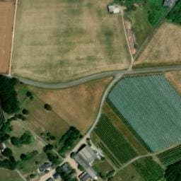 Vue satellite de Aire de stationnement à la ferme des Quantières à Chenu