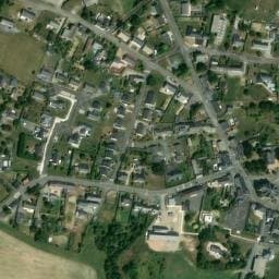 Vue satellite de Aire de service à coté de l'église à Le Pin