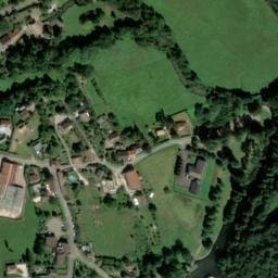 Vue satellite de Aire pour camping-cars du camping du Lac de Pont à Pont-et-Massène