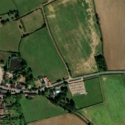 Vue satellite de Aire de stationnement à Ids Saint Roch - centre bourg à Ids-Saint-Roch