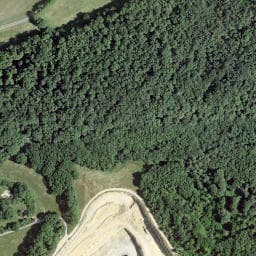 Vue satellite de abri contre les tirs de mines de la carrière, mais peut servir d'abri meteo ou de bivouac à Jougne
