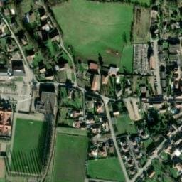 Vue satellite de Aire de stationnement Luzinay / Centre village à Luzinay
