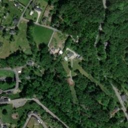 Vue satellite de Cabane non utilisée en bord de rivière à Treignac