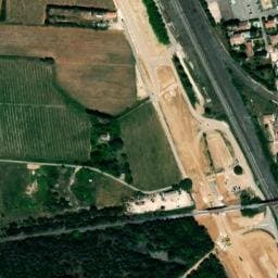 Vue satellite de Parking nuit — Laudun-l'Ardoise à Laudun-l'Ardoise