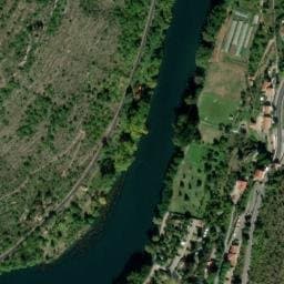 Vue satellite de Aire de camping-car à Saint-Victor-et-Melvieu à Saint-Victor-et-Melvieu