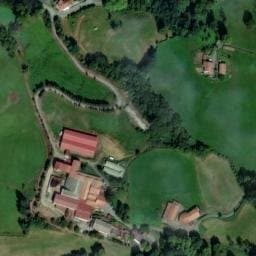 Vue satellite de Aire de stationnement à la Ferme Erreka à Espelette