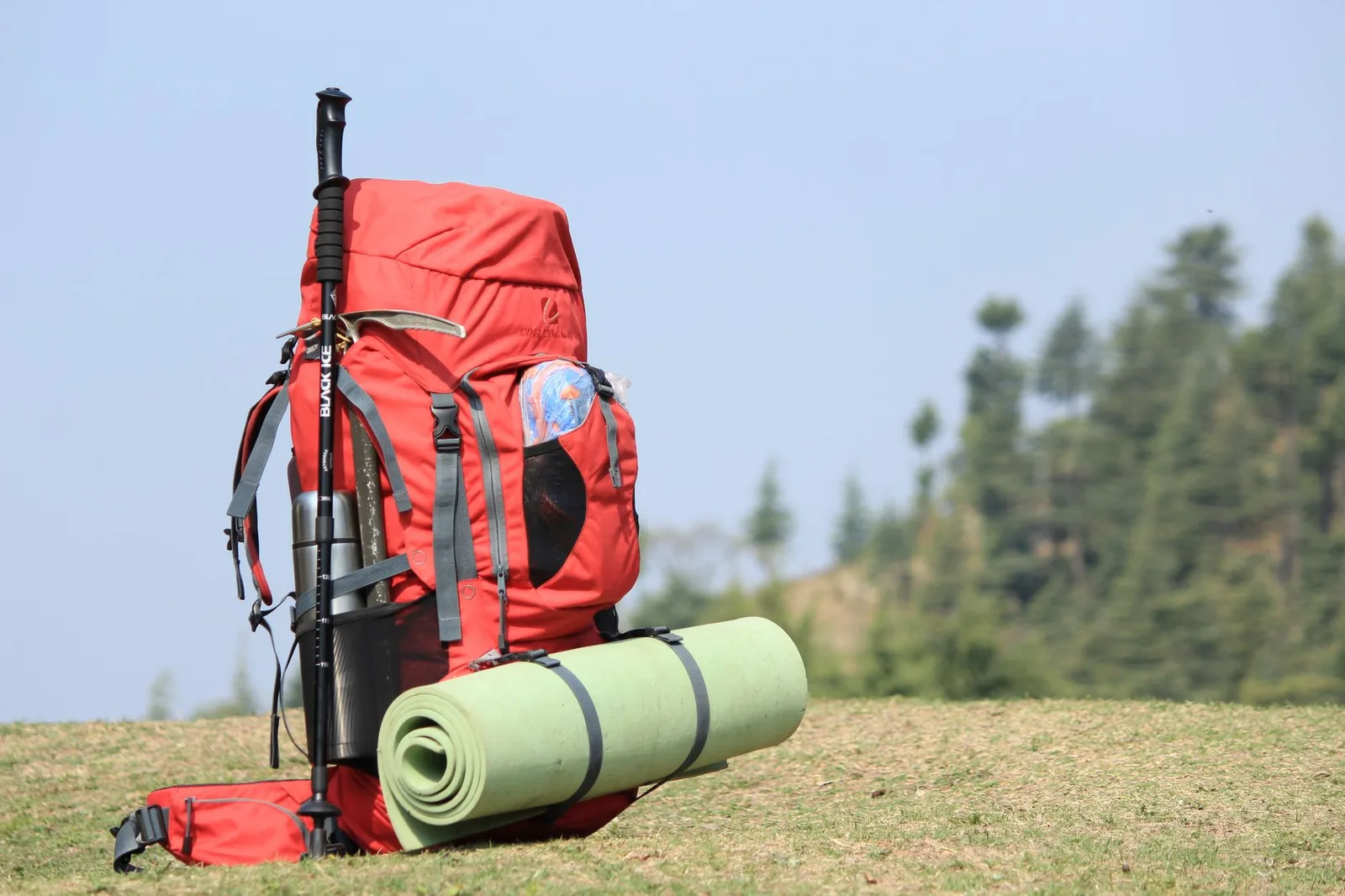 Matelas de sol et sac de couchage en bivouac